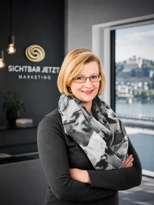 Claudia Geil von Sichtbar Jetzt Marketing im Büro in Koblenz